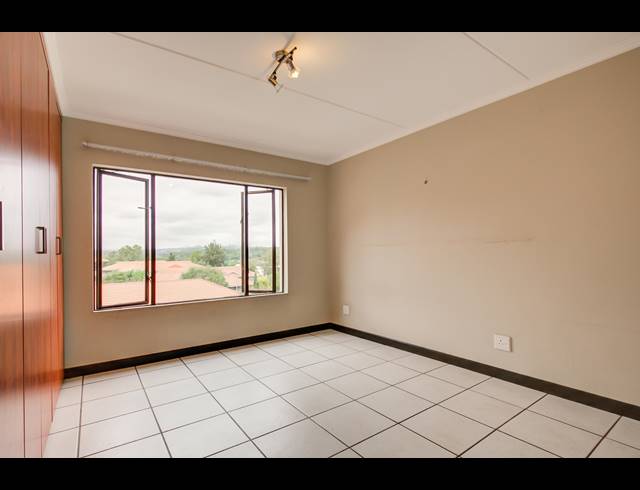 2 BEDROOM PENTHOUSE FOR SALE IN SUNNINGHILL